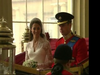 Llegada al Palacio de Buckingham de Guillermo y Catherine