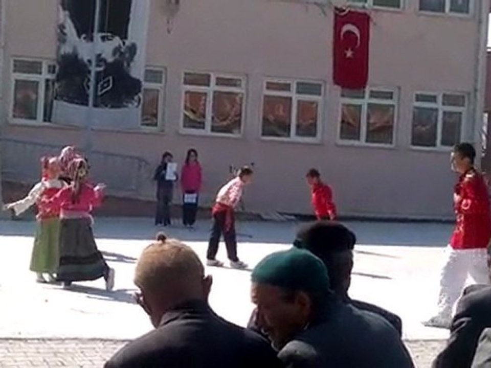 Ayvalı Köyü Şehit Cüneyt Akın İÖO. 23 Nisan 2011 (10)