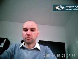 Discreet filmen met Verborgen camera in bureauklok