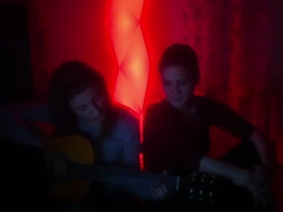 KIRMIZI ISIKLI KIZLAR - SEVDAN BİR ATEŞ