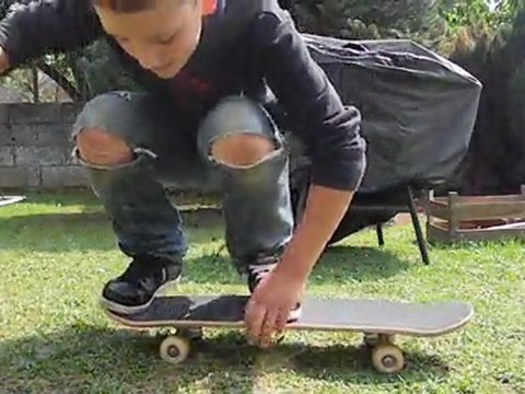 ollie ;shove it ; moitie kikflip