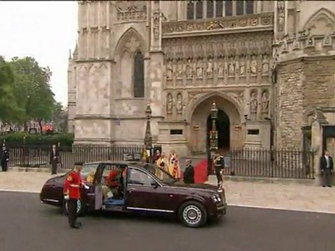 Елизавета II приехала на свадьбу внука 29/4/11