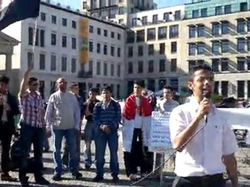 مسرحية قتل المتظاهرين من أمام بوابة برلين