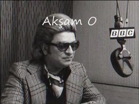 AKŞAM OLUR GİZLİ GİZLİ AĞLARIM / ZEKİ MÜREN