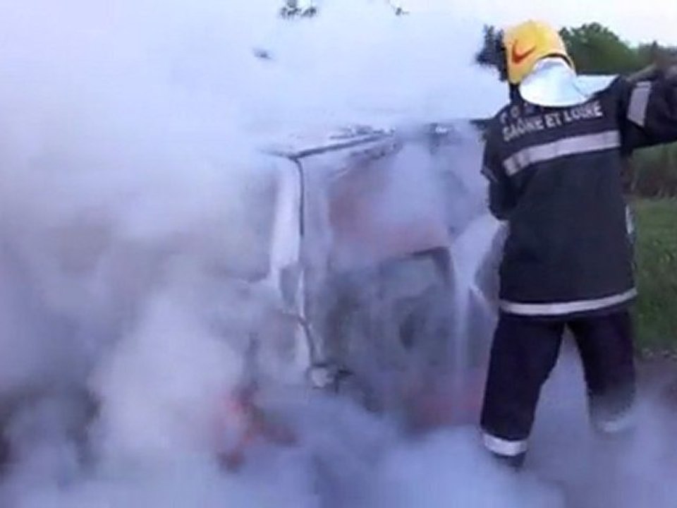 01 mai 2011, 6h15 feu de voiture Avenue Boucicaut