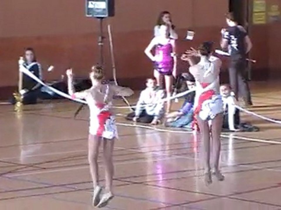 Laura et Melissa duo B-  Twirling