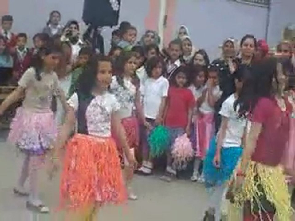 OKULUMUZ YABANCI MÜZİK DANS GÖSTERİSİ