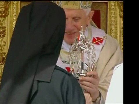 Entrega de reliquias de Juan Pablo II