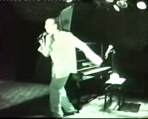 Olivier BELLE chante "Les Grenouilles" au Sentier des Halles (2008)