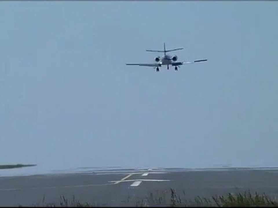 Approach and go around Falcon 10 French air Force La Rochelle airport with ATC