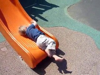 20110418 Romain au toboggan 1 Lacanau