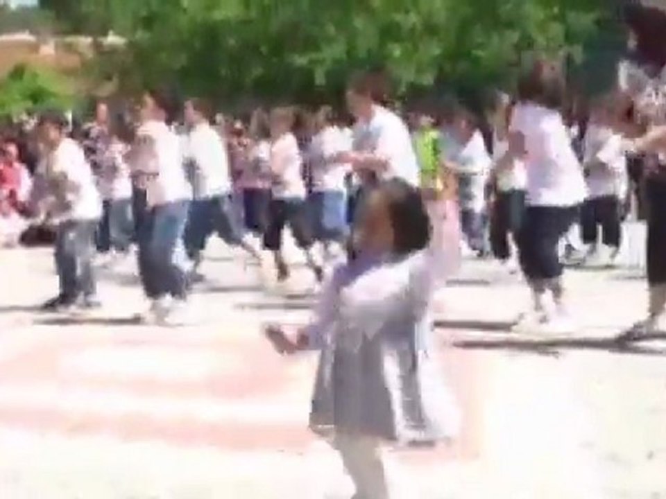 EN KISA KADIN''NDAN APAÇİ DANSI