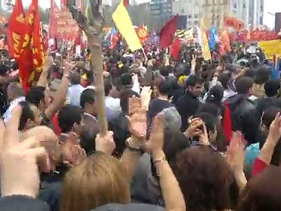 1 Mayıs 2011 Taksim (Grup Yorum 1 Mayıs Marşı)