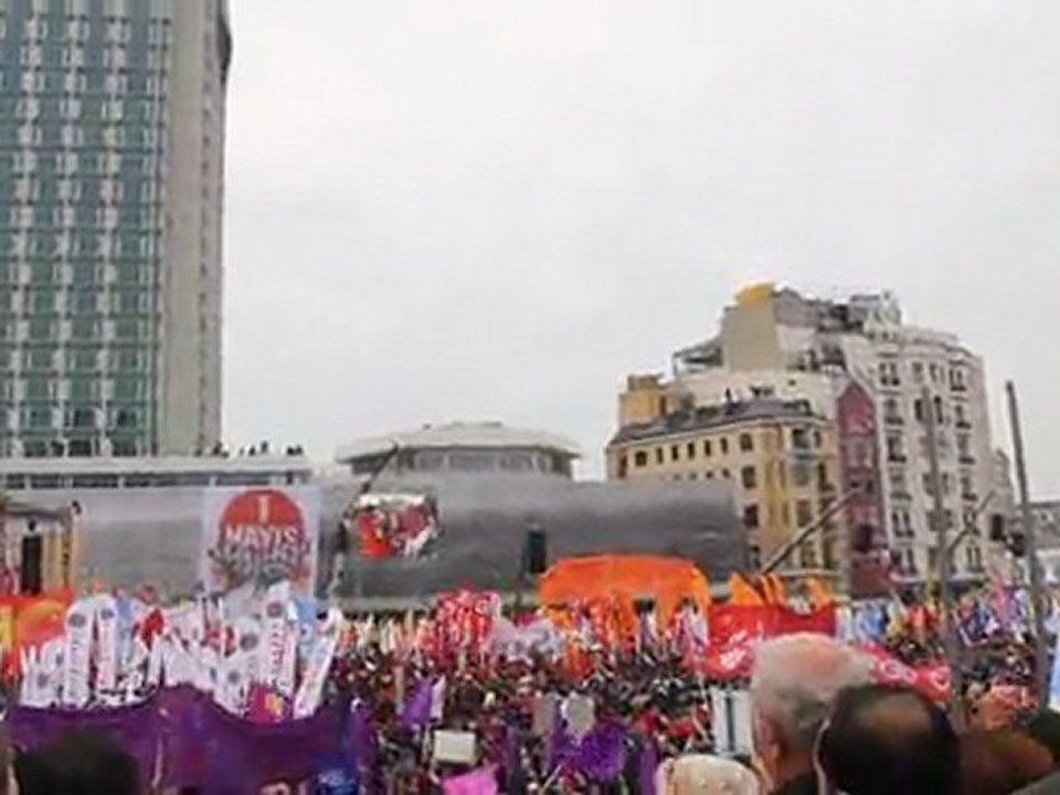 Taksim meydanında İstanbul'da, 1 mayıs 2011 saat 11.50'de - place de Taksim à Istanbul, 1er mai 2011 à 11 h 50