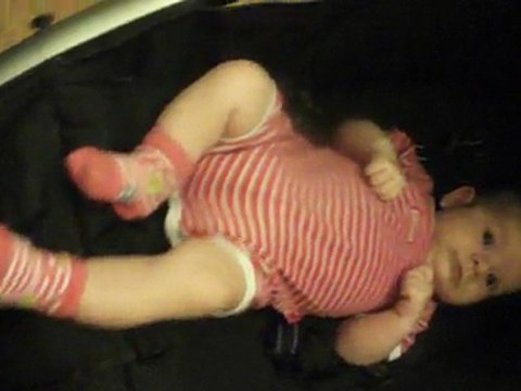 Les Premiers sourires d'Abril Paola aprés 2 mois