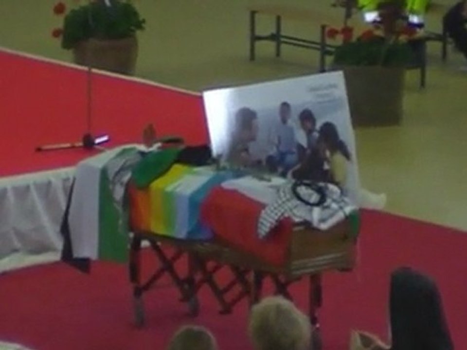 2/2 Free Gaza Movement & the ISM at Vittorio Arrigoni's funeral in Bulciago, april 24 2011 .wmv