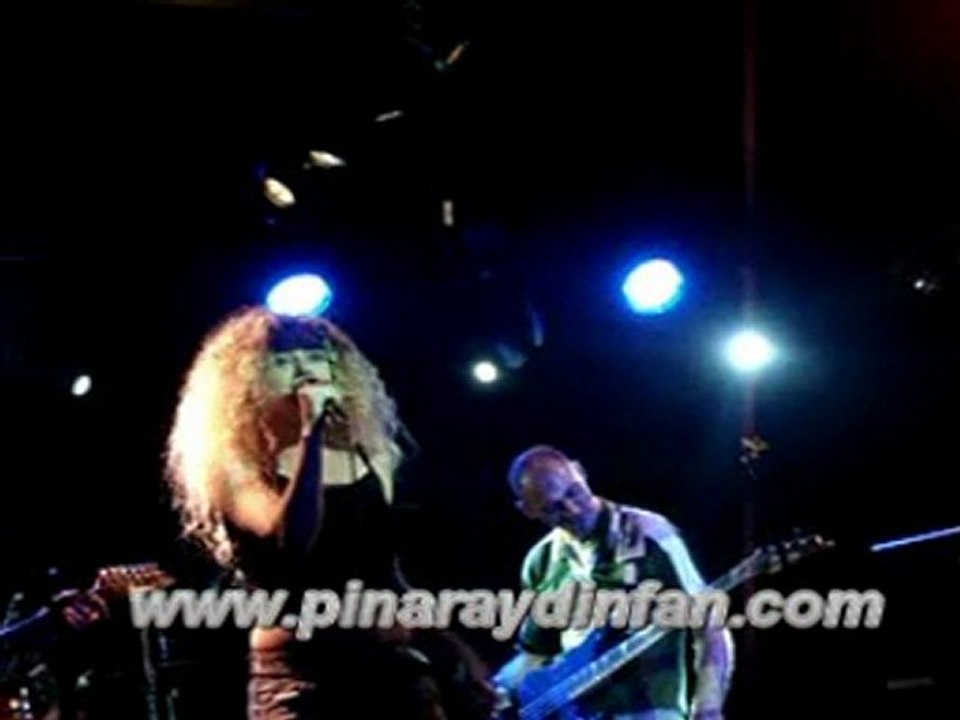 Pınar Aydın_Yağmurlar (Hayal Kahvesi Bistro)