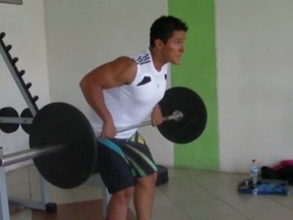 Ejercicio De Espalda. Haz Este Ejercicio Para La Espalda: Remo Con Barra. Logra Espalda Musculosa