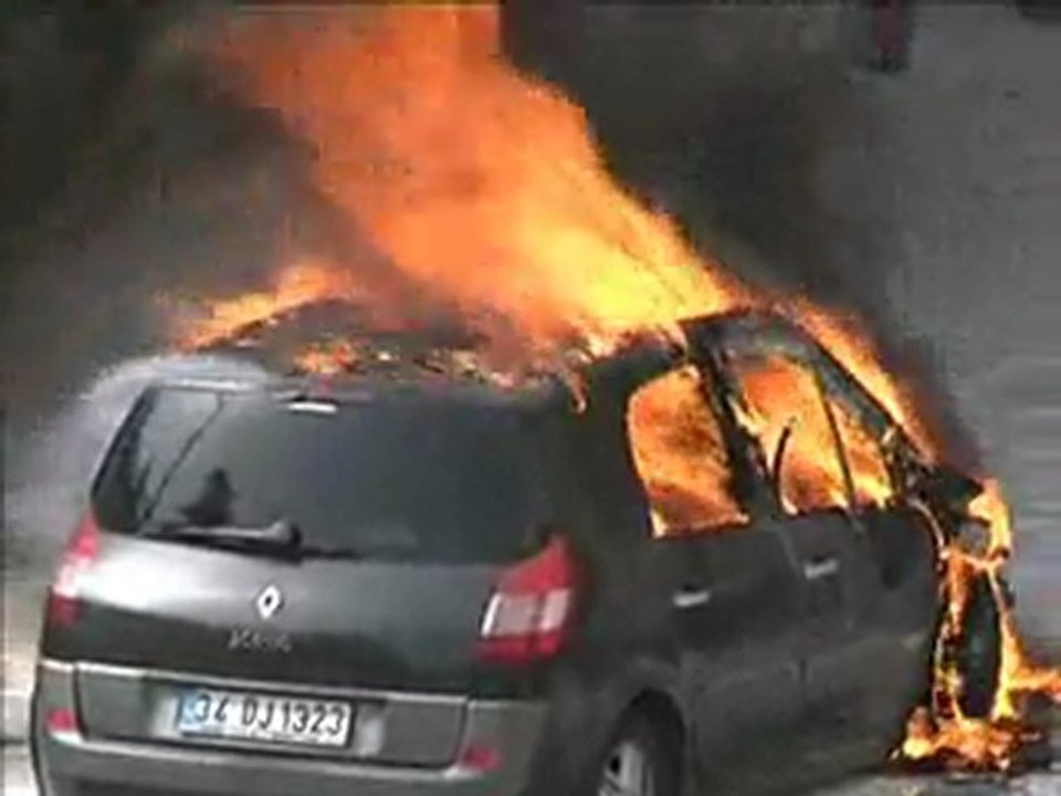 ETİLER, YANGIN, RENAULT CAYIR CAYIR YANIYOR!..