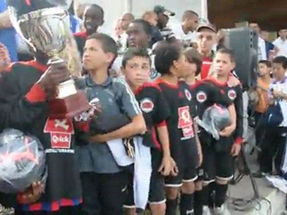 La remise des coupes par M VILA a neuilly sur marne