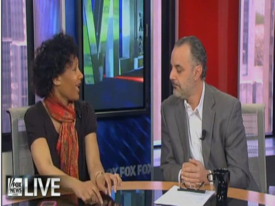 Eric Yaverbaum, CEO of Ericho Communications Discusses Texting While Driving on Fox News Live