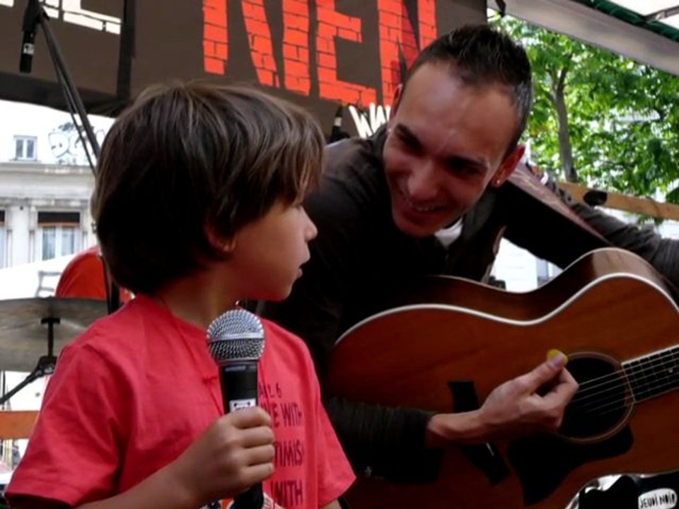 HK & Les Saltimbanks le 1er mai 2011 On lâche rien