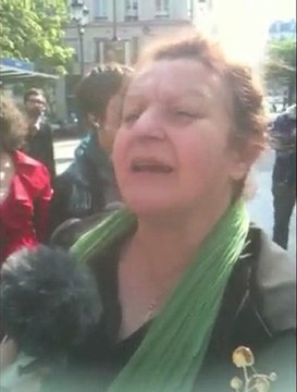 Marche funèbre de AIDES et d'Act Up-Paris devant le Sénat