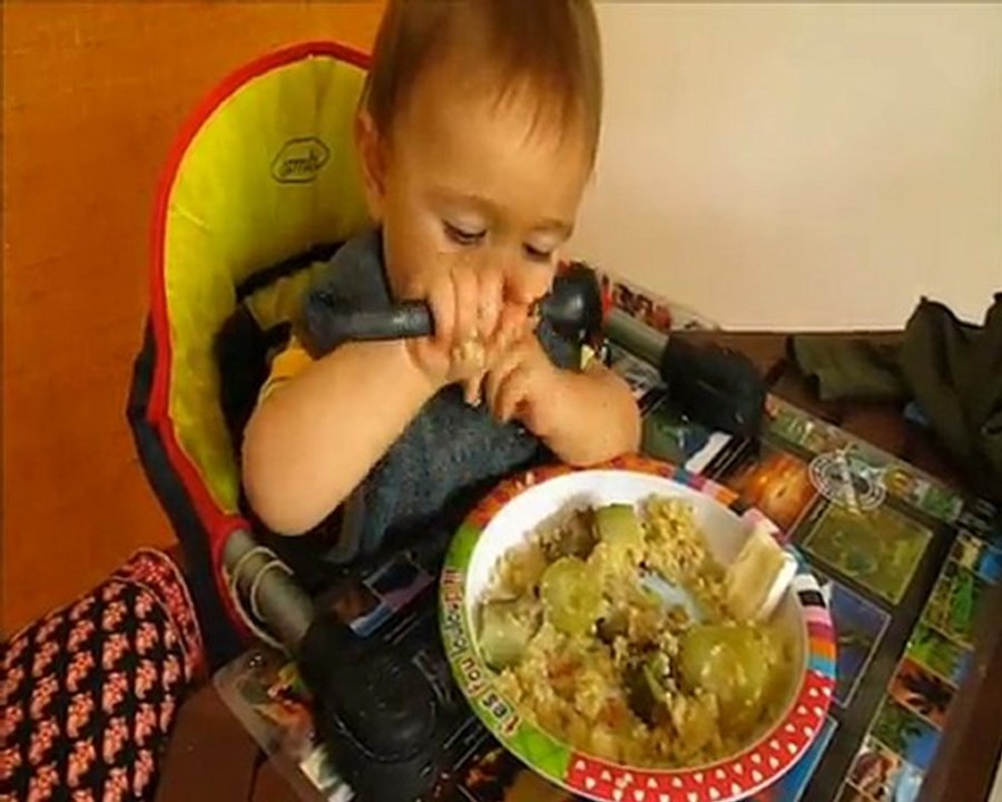 Mr Soën mange avec ses doigts 24-04-11