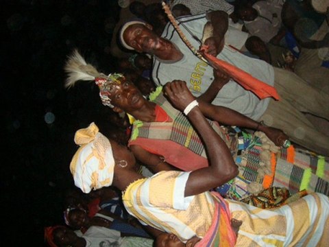 La poetesse Nathy Ebriet enfants du village Paroumba Senegal