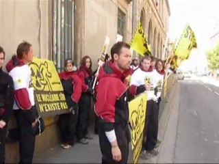 Greenpeace se mobilise devant le tribunal de Cherbourg