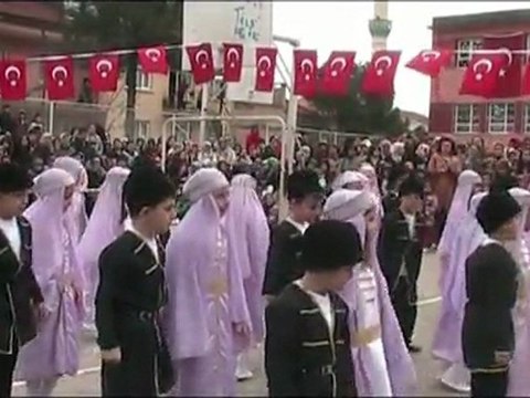 Bolum 4 - 23 Nisan Ulusal Egemenlik ve Çocuk Bayramı 2011 Nuri Erbak İlköğretim Okulu