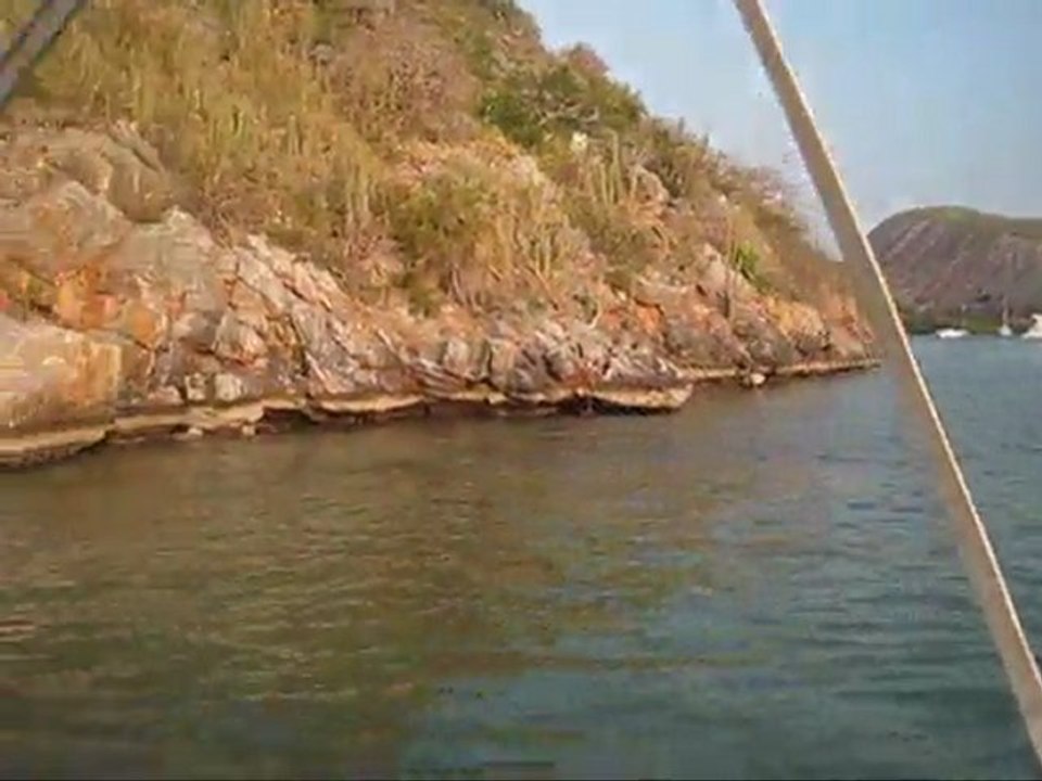 Paseo por los Canales de Lecheria y Bahìa en el Parque Mochima