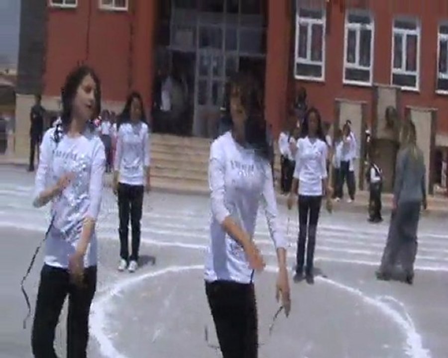 8.sınıf kızları 23 nisan