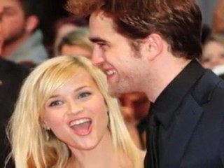 Tải video: Robert Pattinson Mania Hits London At The Water For Elephants Premiere