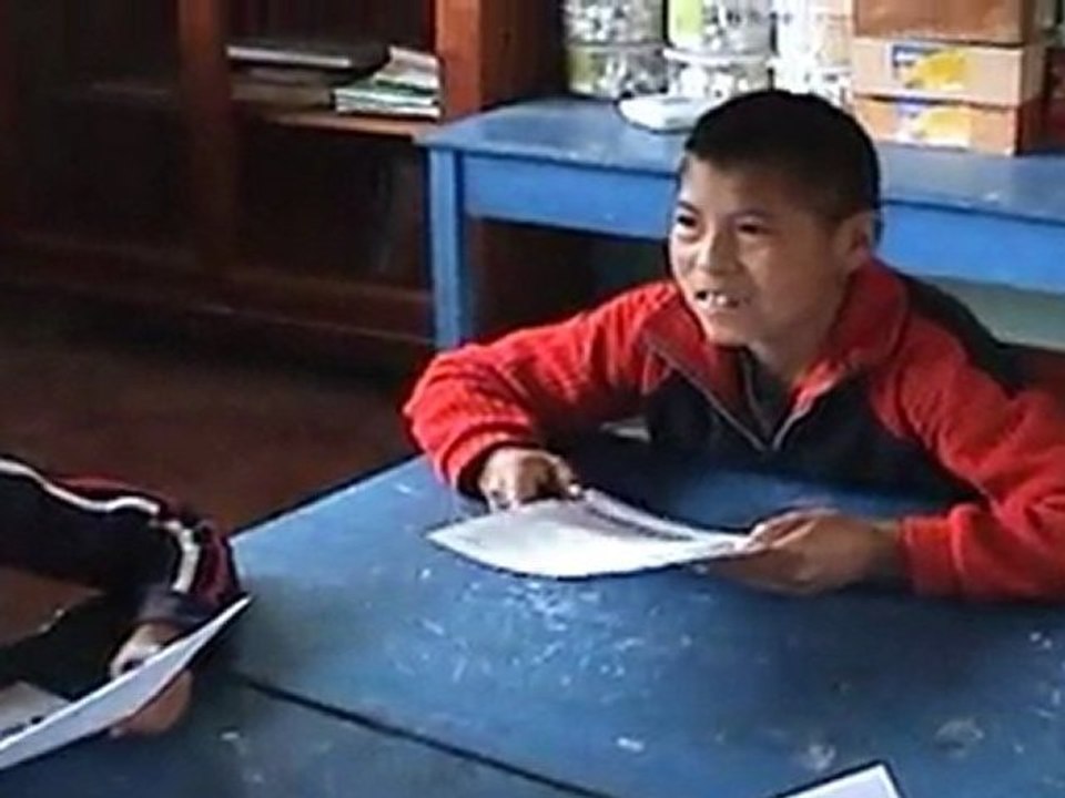 Sesión de aprendizaje de comunicación en escuela unidocente