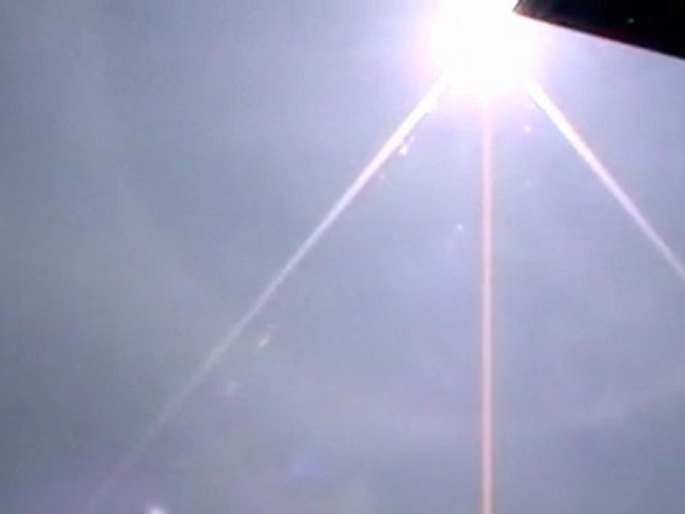 Chemtrails / Le petit voile nuageux / The cover veil