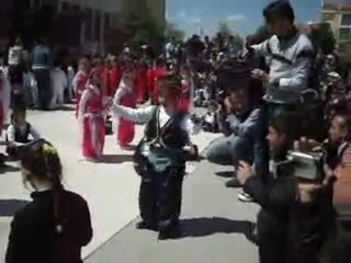 Hasan Eren Anaokulunda Harmandalı Oynuyor 21.04.2011