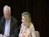 Denis Jacquat, député de la Moselle et Valérie Rosso-Debord, député de Meurthe-et-Moselle lors de la 5è rencontres parlementaires sur la dépendance à Paris, le 3 mai 2011 : 