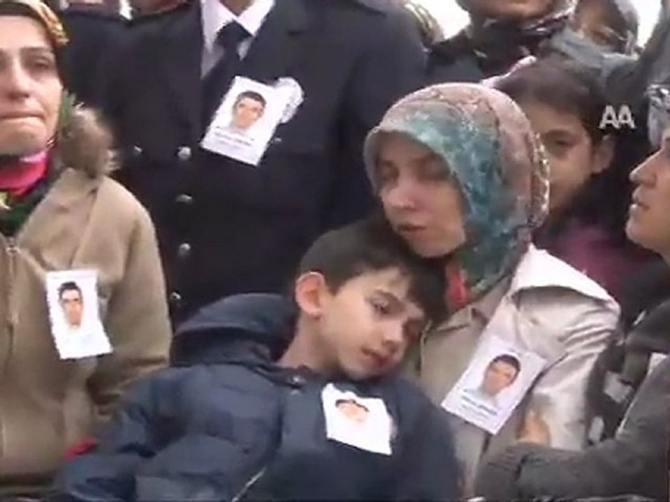 ŞEHİT POLİS İÇİN CENAZE TÖRENİ