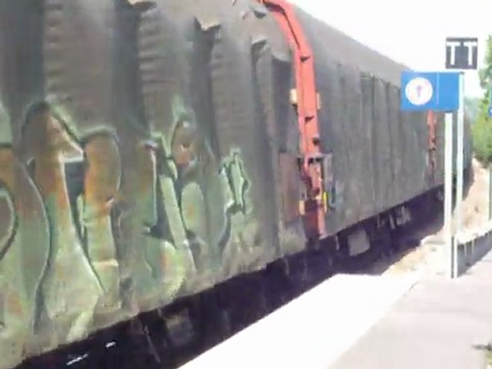 BB 75000 FRET avec convoi bâchés longs à Hangest sur Somme (80)