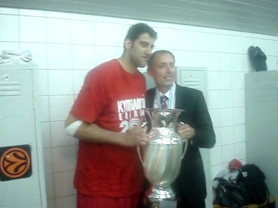 RedPlanet.gr - Πανηγυρισμοί στα αποδυτήρια  (2)