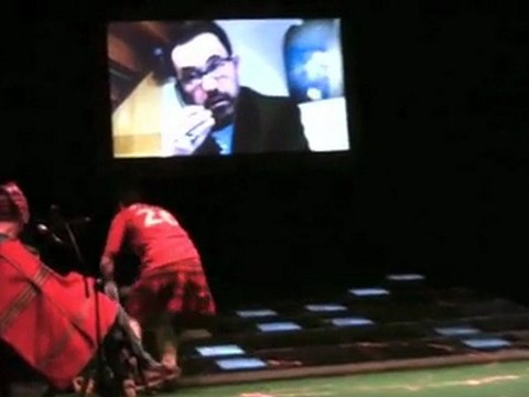 Plus tard j'ai frémi au léger effet de reverbe sur I feel like a group of one (Suite Empire) hybrides#3 montpellier 2011