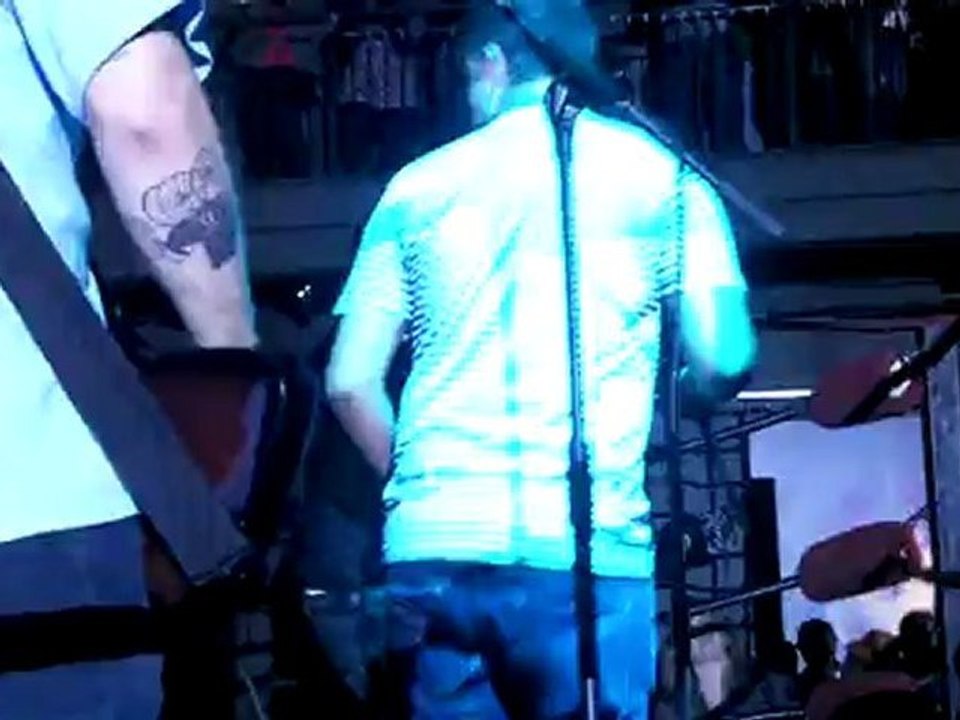 Davila 666 - Good Units, NYC - May 5th, 2011