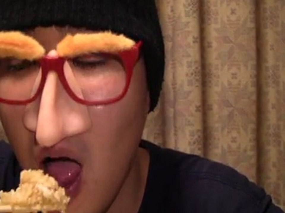 松屋の牛丼特盛りで飯動画110505その3