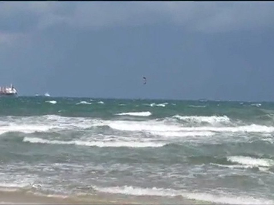 Kitesurfing
