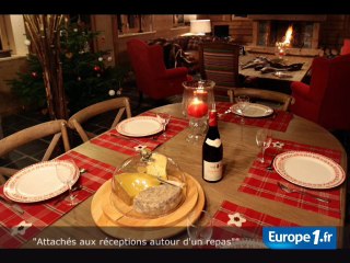 "Attachés aux invitations"