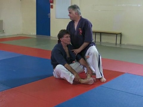 Cours de Kuatsu par Alain FLOUTARD, 4° dan DKI, 6° dan EFB, trois jours avant son décès.