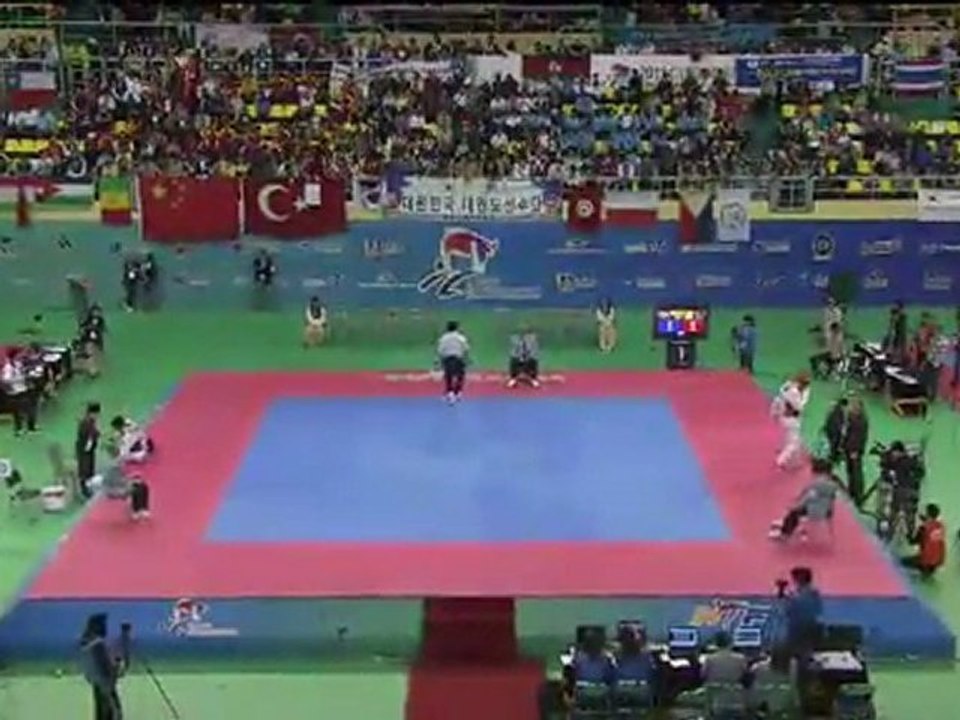 Patiwat Thongsalup - Rıdvan Baygut (74kg semifinal WTF World Taekwondo Championships 2011)