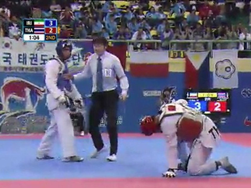Alireza Nassrazadany - Patiwat Thongsalup (74kg Final WTF World Taekwondo Championships 2011 Gyeongju 05_05_11 12-05AM_mk1(02h01m00s-02h15m21s)