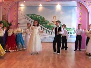 Заводная весёлая песня СКАЧЕТ ПО ПОЛЯМ